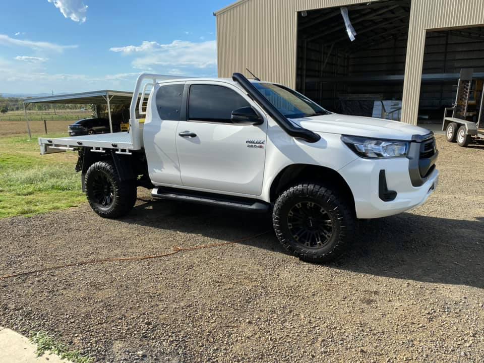 Toyota Hilux N80 - (2015 & Onward) - Mid Entry Snorkel - Seamless Powder Coated