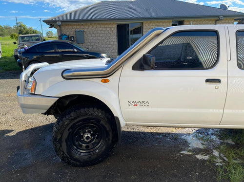 Nissan Navara D22 - Recessed/Cover Up Snorkel - Seamless Polished