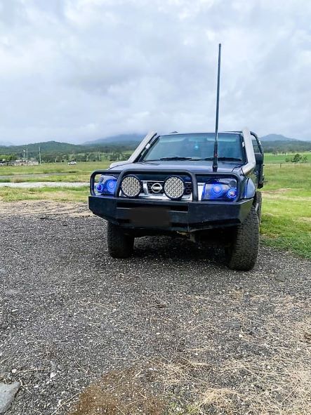 Nissan Navara D22 - Standard Entry DUAL Snorkels - Seamless Polished