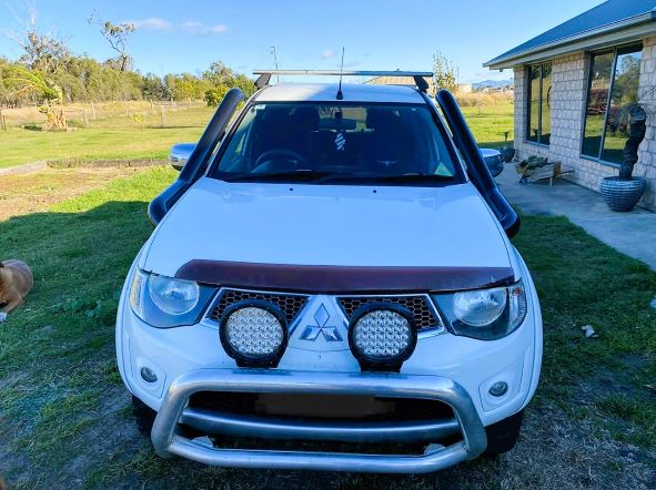 Mitsubishi Triton MN/ML - Mid Entry DUAL Snorkels - Seamless Powder Coated