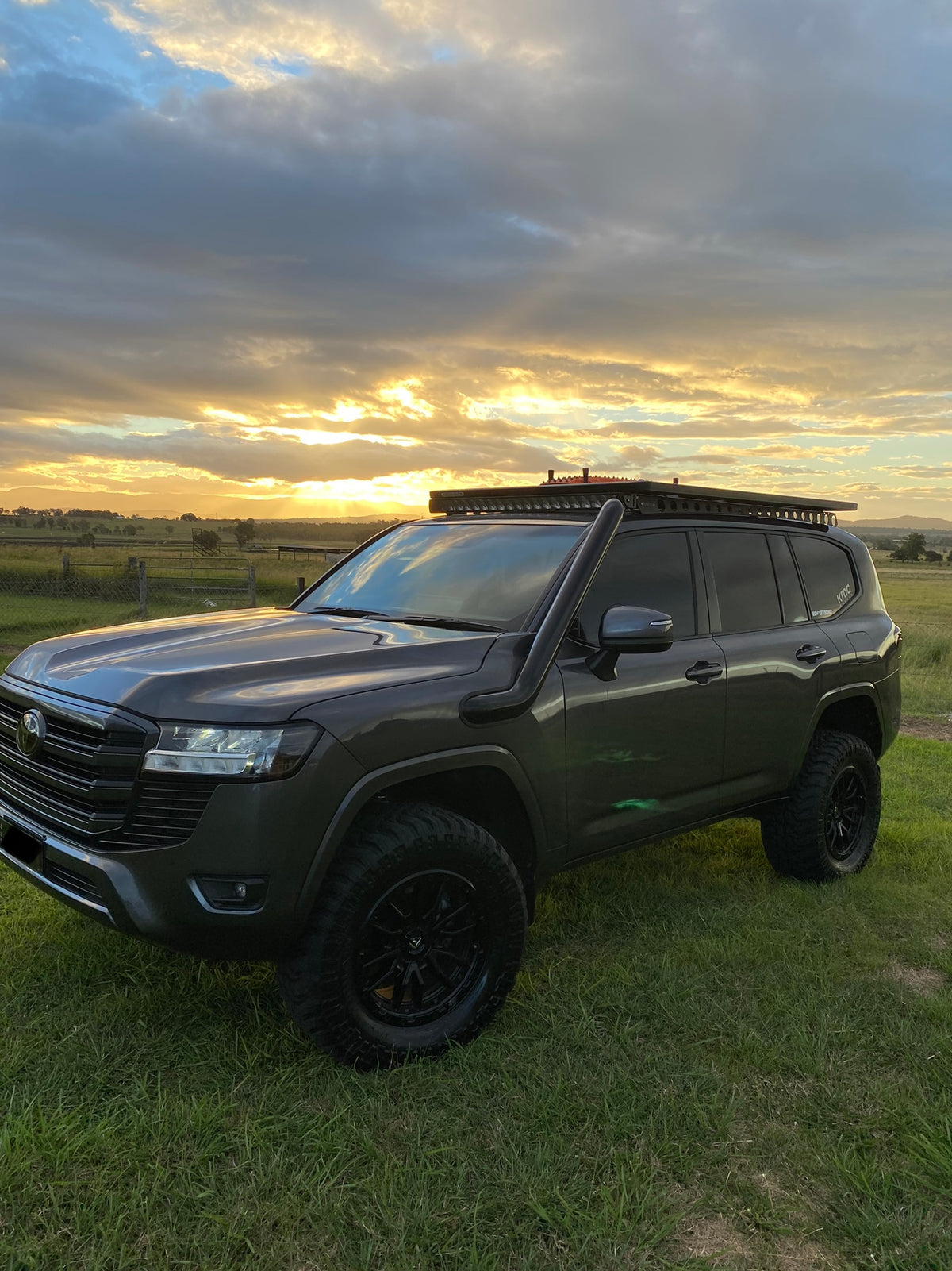 Toyota Landcruiser - 300 Series - 4" Mid Entry Snorkel - Seamless Powder Coated